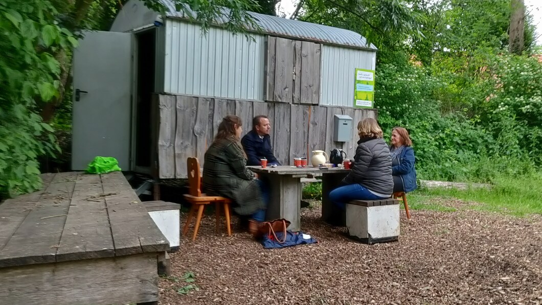 Op de foto van links naar rechts: Renee Bouwman, Burgemeester Sander de Rouwe, Willemien van de Stouwe en Betty Bonsink.