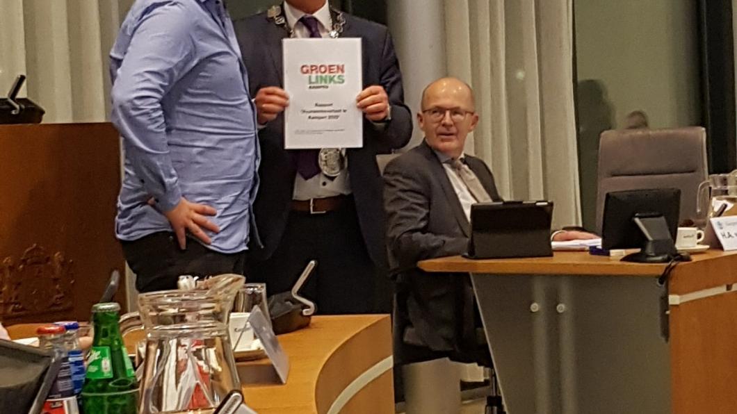 EPjSr04WsAEKnUB.jpg