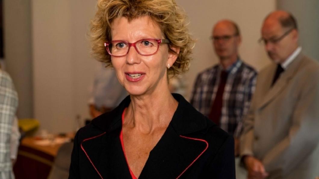 Wethouder Irma van der Sloot legt de gelofte af Wethouder Irma van der Sloot legt de gelofte af